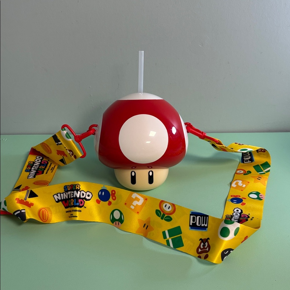 Super Nintendo Universal Epic Red Super Mushroom Sipper Cup, Nintendo Drink Cup